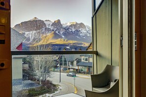 Interior - Charming 2BR Condo w/ Spectacular Mountain Views (Canmore)