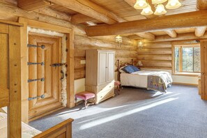 3 bedrooms, desk, iron/ironing board, travel crib - 5 Mi to Purgatory Resort, Mtn-View Family Cabin! (Durango)