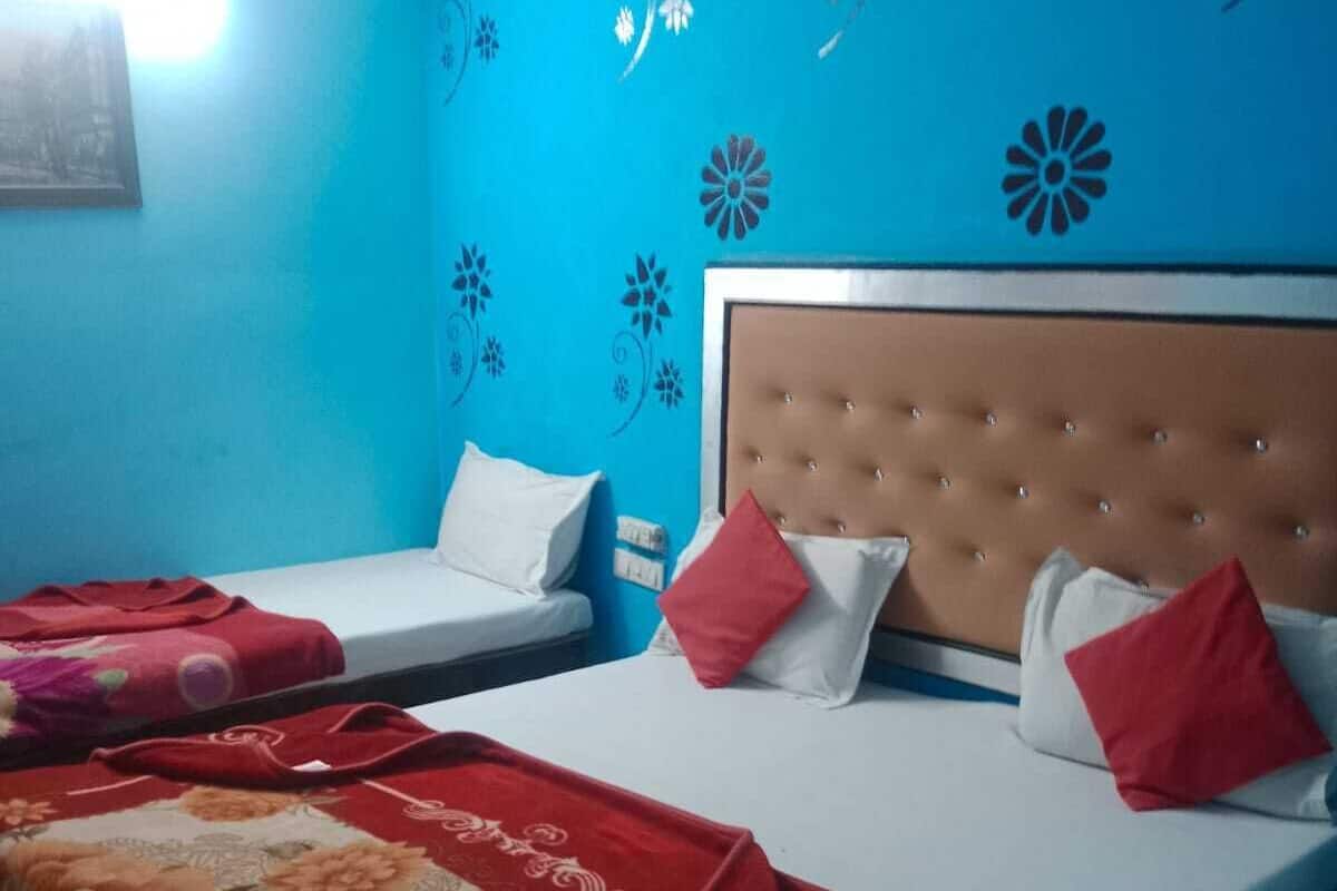 Dreibettzimmer | Zustellbetten, kostenloses WLAN, Bettwäsche