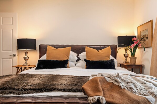 3 habitaciones, tabla de planchar con plancha, internet y ropa de cama 