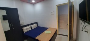 Comfort Double Room | Desk, free WiFi - Hotel Radhakrishna (Neral)