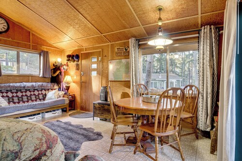 Hike, Fish & Ski! Waterfront Tygh Valley Cabin