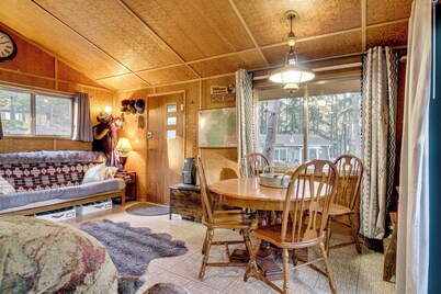 Hike, Fish & Ski! Waterfront Tygh Valley Cabin