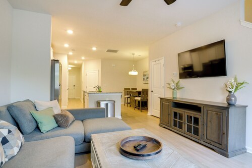 Family + Dog Friendly! Greenville Townhome w/ Deck