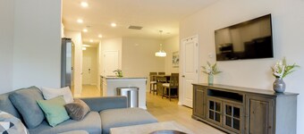 Family + Dog Friendly! Greenville Townhome w/ Deck