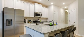 Family + Dog Friendly! Greenville Townhome w/ Deck