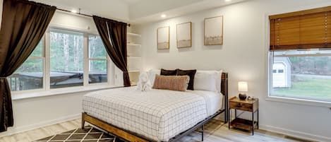 4 soverom, skrivebord, strykejern/-brett og internettilgang