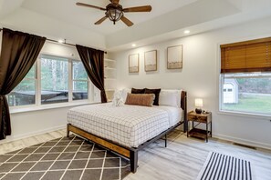 4 bedrooms, desk, iron/ironing board, Internet - Hot Tub & Epic Game Room! Poconos Family Retreat (Blakeslee)