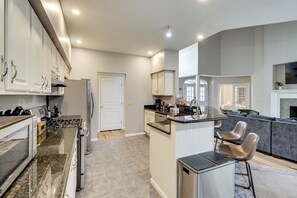 Fridge, microwave, stovetop, dishwasher - Hot Tub & Epic Game Room! Poconos Family Retreat (Blakeslee)