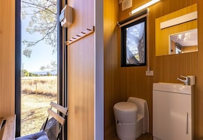 Bathroom - Auburn Vale Cottage by Tiny Away (Quirindi)