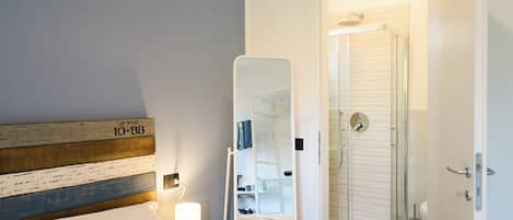 Economy Double Room, Non Smoking, Courtyard View | Bathroom | Shower, hair dryer, towels, soap