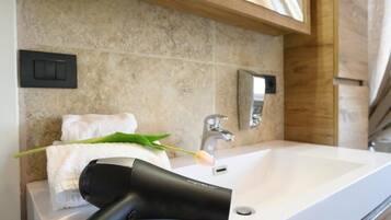 Deluxe Double Room, Non Smoking, Courtyard View | Bathroom | Shower, hair dryer, towels, soap