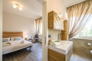 Deluxe Double Room, Non Smoking, Courtyard View | Laptop workspace, free WiFi - Casa Porta Nuova Verona (Verona)