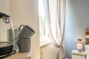Standard-Doppelzimmer, Nichtraucher, Blick auf den Innenhof | Kaffee und/oder Kaffeemaschine