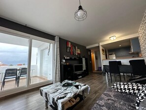 TV - Lovely flat with communal swimming pool AV-89 (Roses)