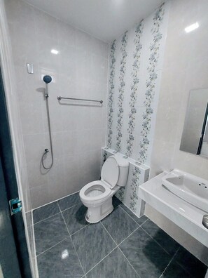 ห้องสแตนดาร์ดดับเบิล | ห้องน้ำ