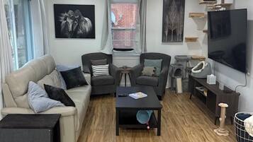 Una Smart TV, libros