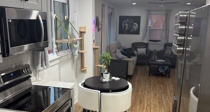 The Cat’s Meow, the ultimate 3-Bedroom cat-friendly getaway in Asheboro, NC!