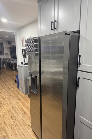 Interior - The Cat’s Meow, the ultimate 3-Bedroom cat-friendly getaway in Asheboro, NC! (Asheboro)