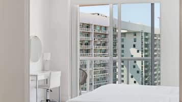 1 slaapkamer, een bureau, een strijkplank/strijkijzer, wifi