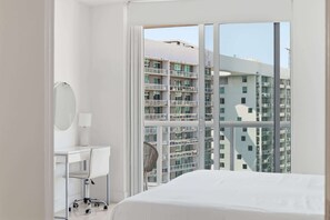 1 slaapkamer, een bureau, een strijkplank/strijkijzer, wifi