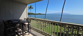 All New Remodel of A213 - king bed, AC, kayaks, beach gear, pickleball and more!