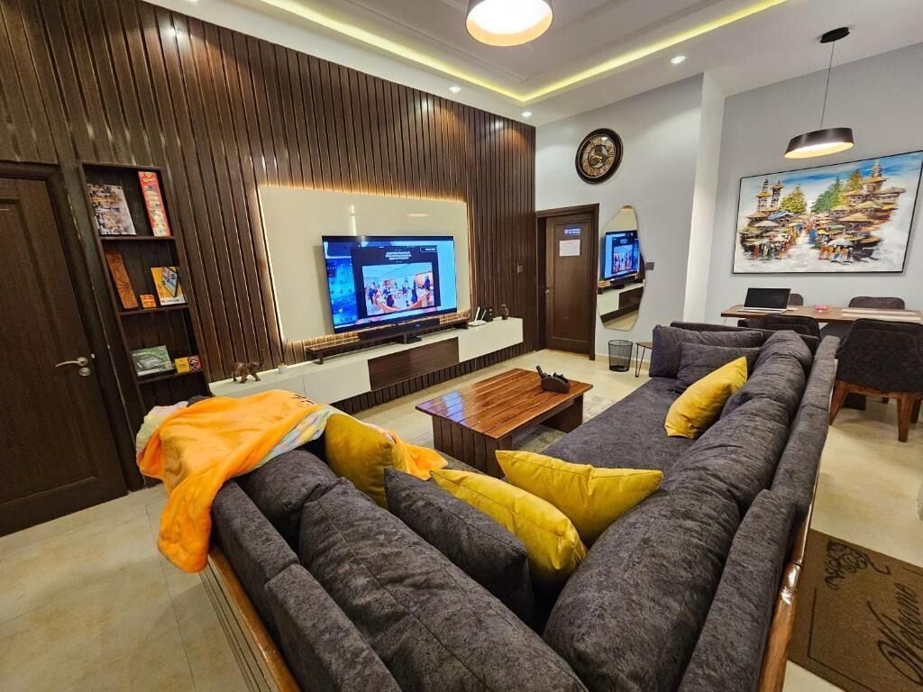 Economy Apartment, Balcony, City View | Living area