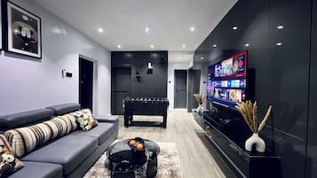 Economy Apartment, Balcony, City View | Living area