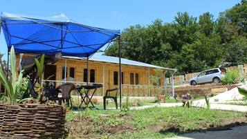 Familievilla, balkong, bakgårdsutsikt | Overnattingsstedets uteområder