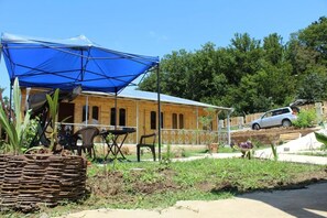 Villa familiar, balcón, vista al patio | Áreas de la propiedad