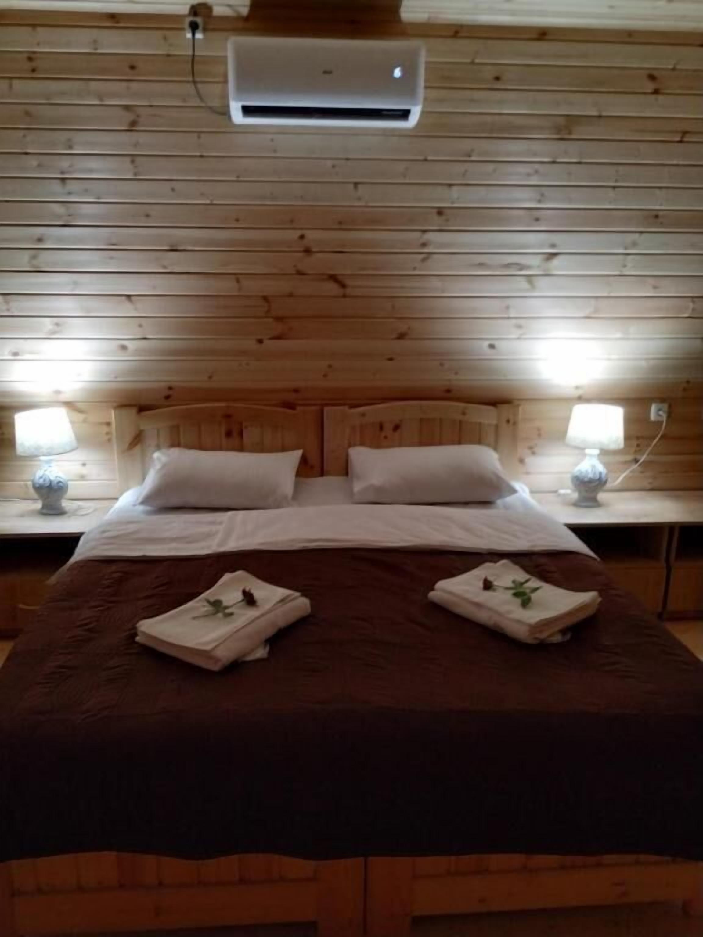 Familievilla - balkon - udsigt til gårdsplads | Skrivebord, arbejdsområde til bærbare computere, lydisolering