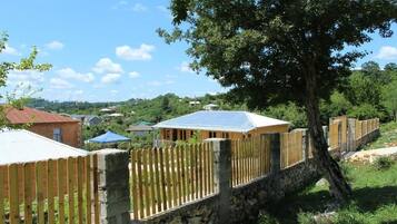 Perhehuvila, parveke, näköala pihalle | Ulkoalueet