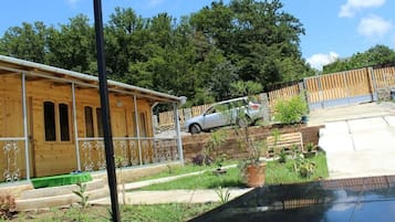 Villa familiar, balcón, vistas al patio | Jardines del alojamiento