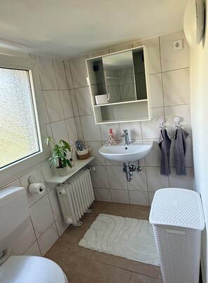 Handtücher, Seife, Toilettenpapier