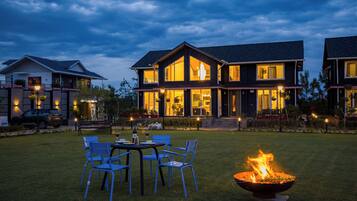 Family Villa, Hill View | Outdoor dining