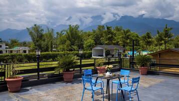 Standard Room | Outdoor dining