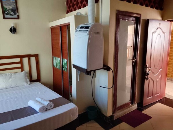 Egyptian cotton sheets, premium bedding, Select Comfort beds - DARAD HOTEL (Diani Beach)