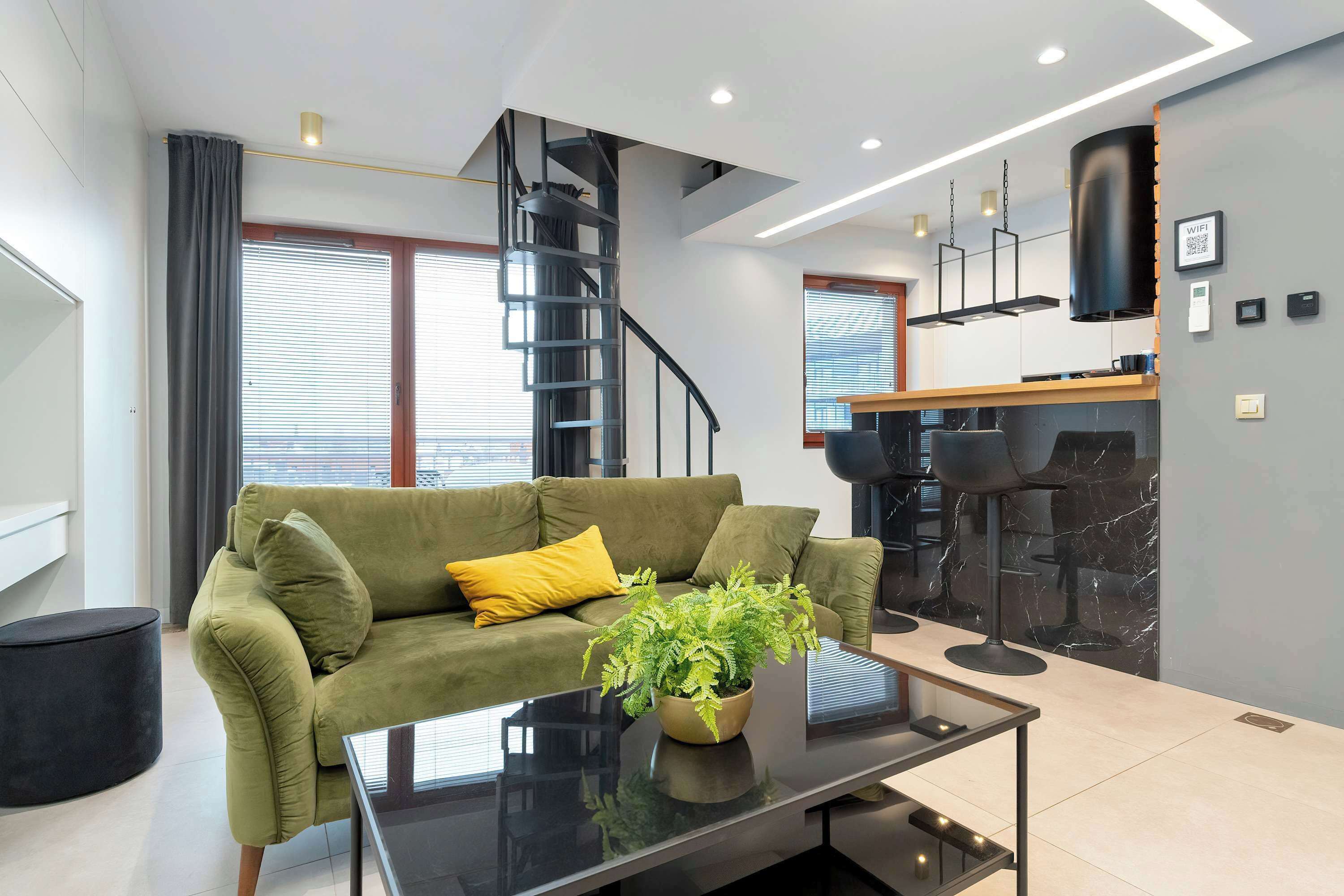 Fernseher, Kamin, Arbeitsbereiche