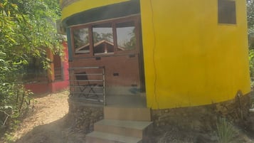 Single Room, Balcony, River View | Exterior