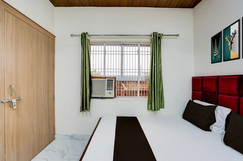 Hotel O Ugat Canal Surat Royal Orbit