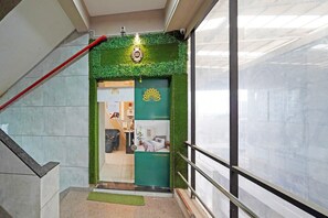 Reception - Hotel O Ugat Canal Surat Royal Orbit (Surat)