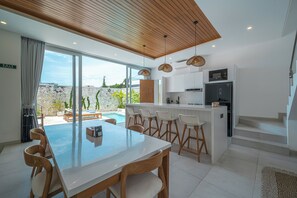 Fridge, microwave, oven, stovetop - Villa Era (Canggu)