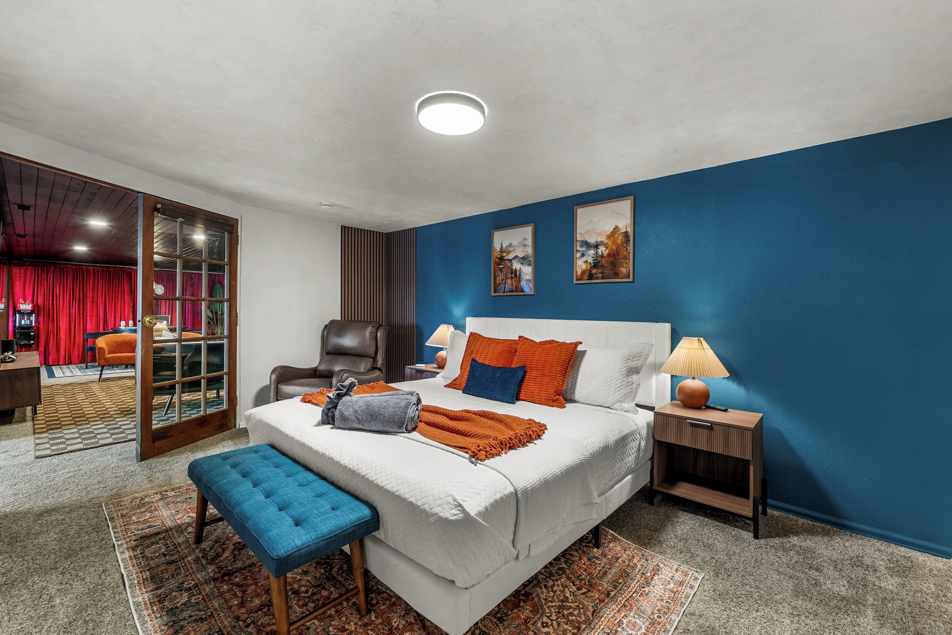 Iron/ironing board, WiFi, bed sheets