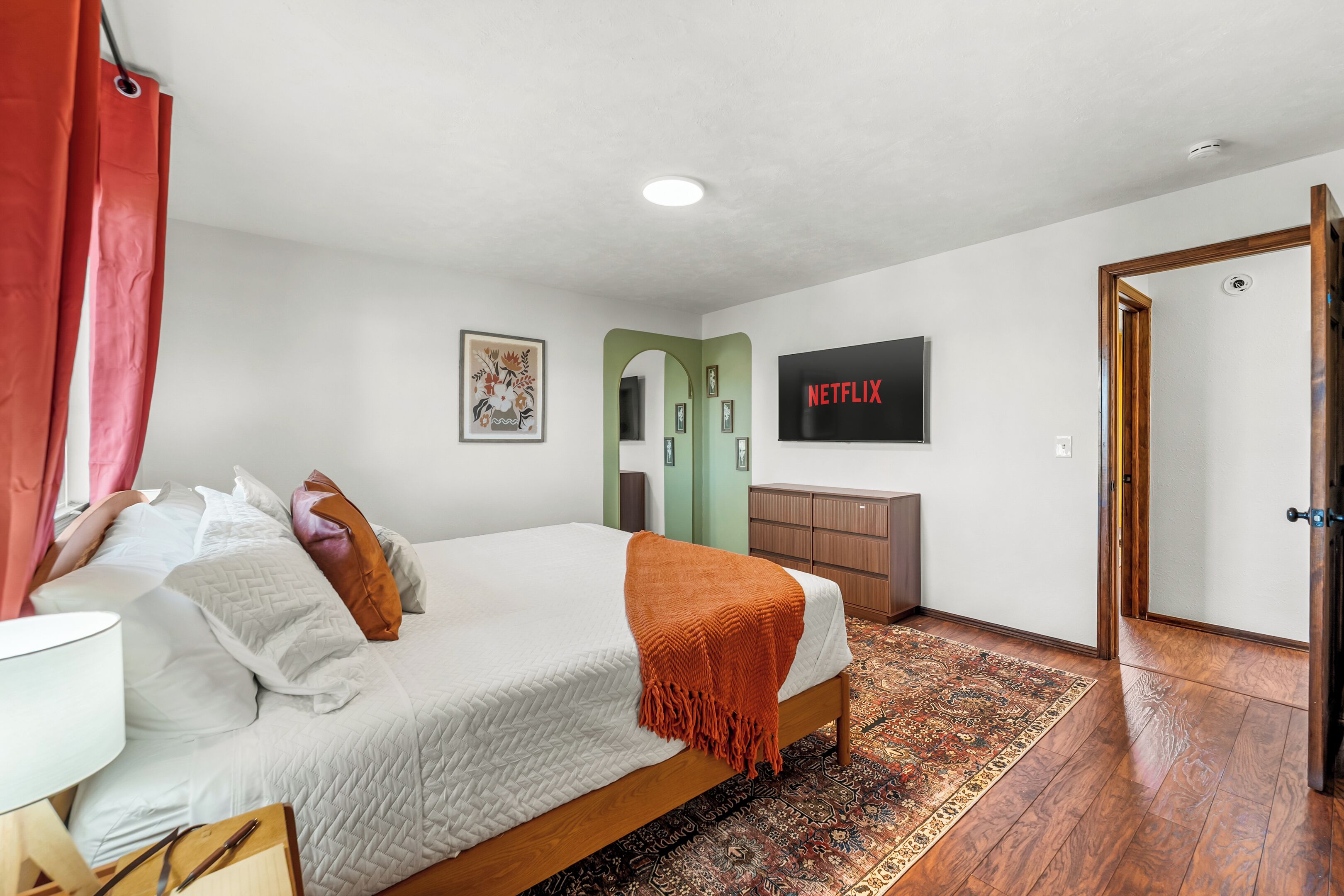 Iron/ironing board, WiFi, bed sheets