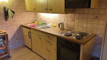 Réfrigérateur, four, plaque de cuisson