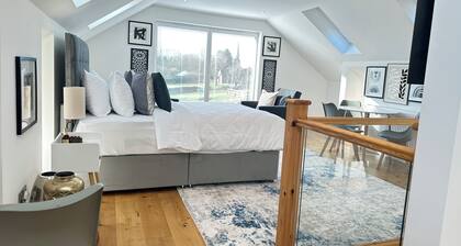 Private Studio with parking near A14