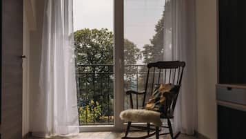 Family Suite, Garden View | Cribs/infant beds, free WiFi, bed sheets