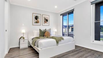 4 dormitorios, escritorio, tabla de planchar con plancha y wifi