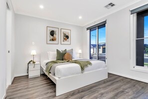 4 habitaciones, escritorio, tabla de planchar con plancha y wifi 