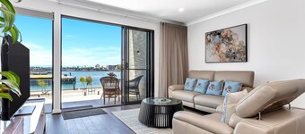 Harbourside Haven | Panoramic Views, Wi-Fi, Luxury